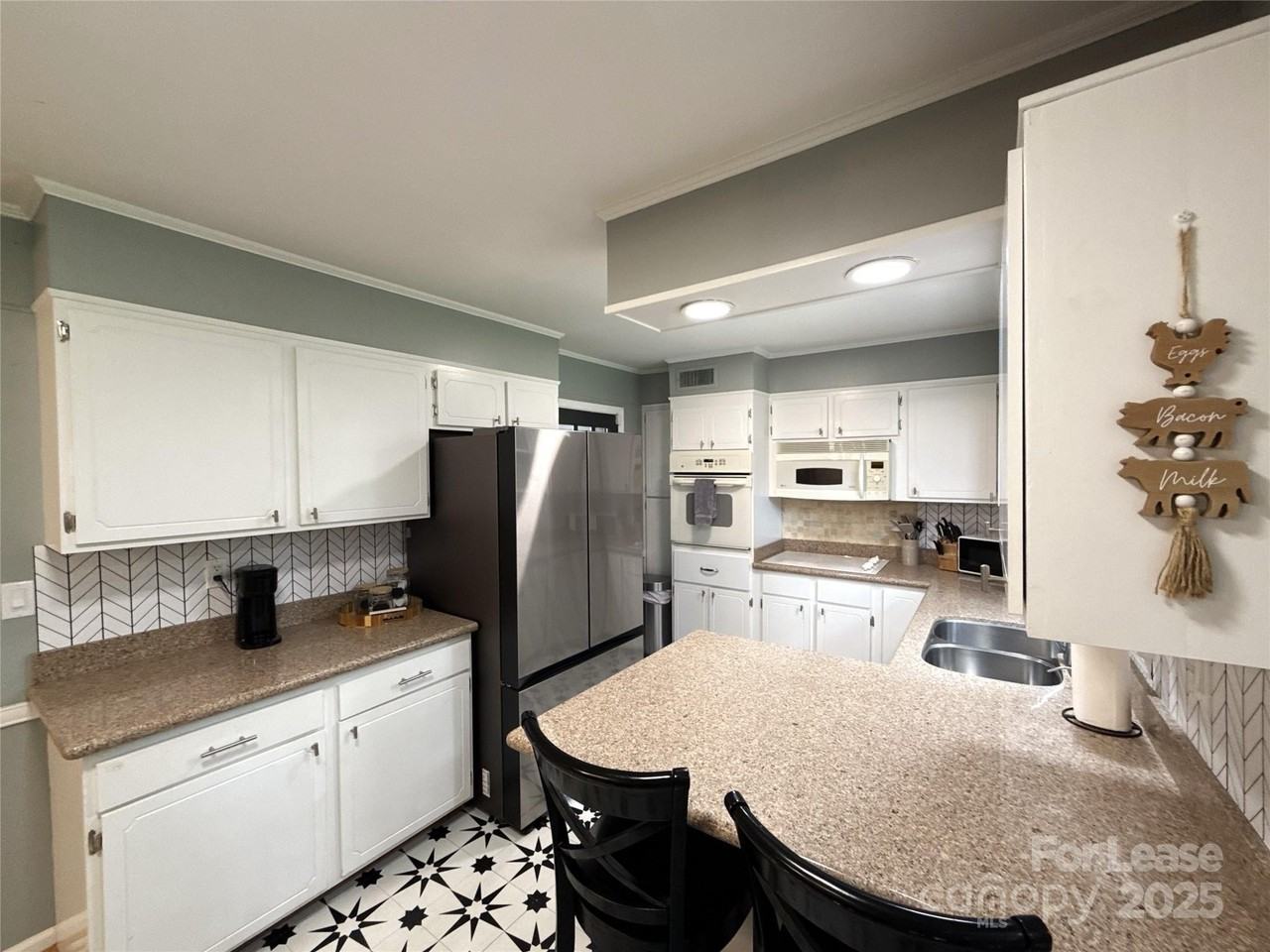 1600 Paddock Circle - Photo 7 of 34