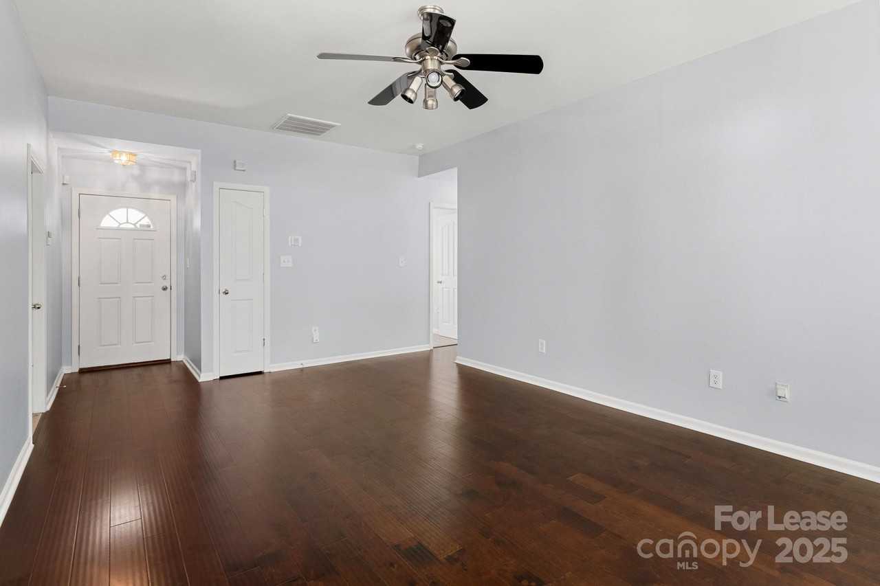 6828 Ayrshire Glen Pl - Photo 4 of 17