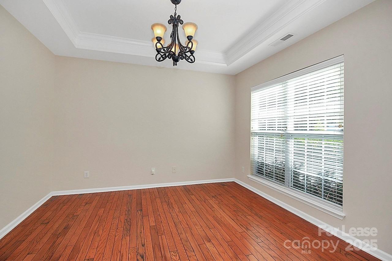 10323 Dominion Village Dr - Photo 5 of 31