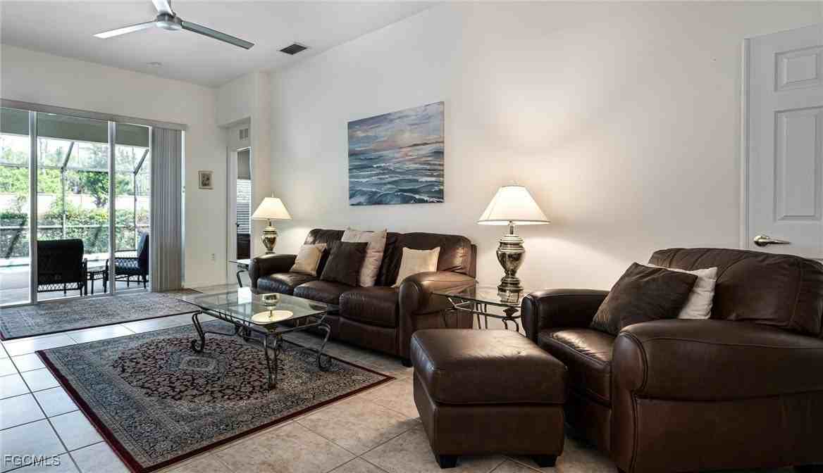 10082 Oakhurst Way - Photo 4 of 30