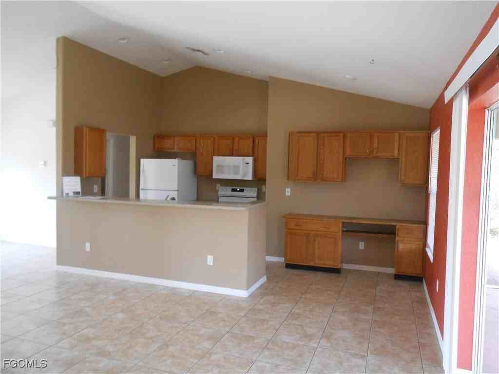 407 Chamonix Ave S - Photo 5 of 22