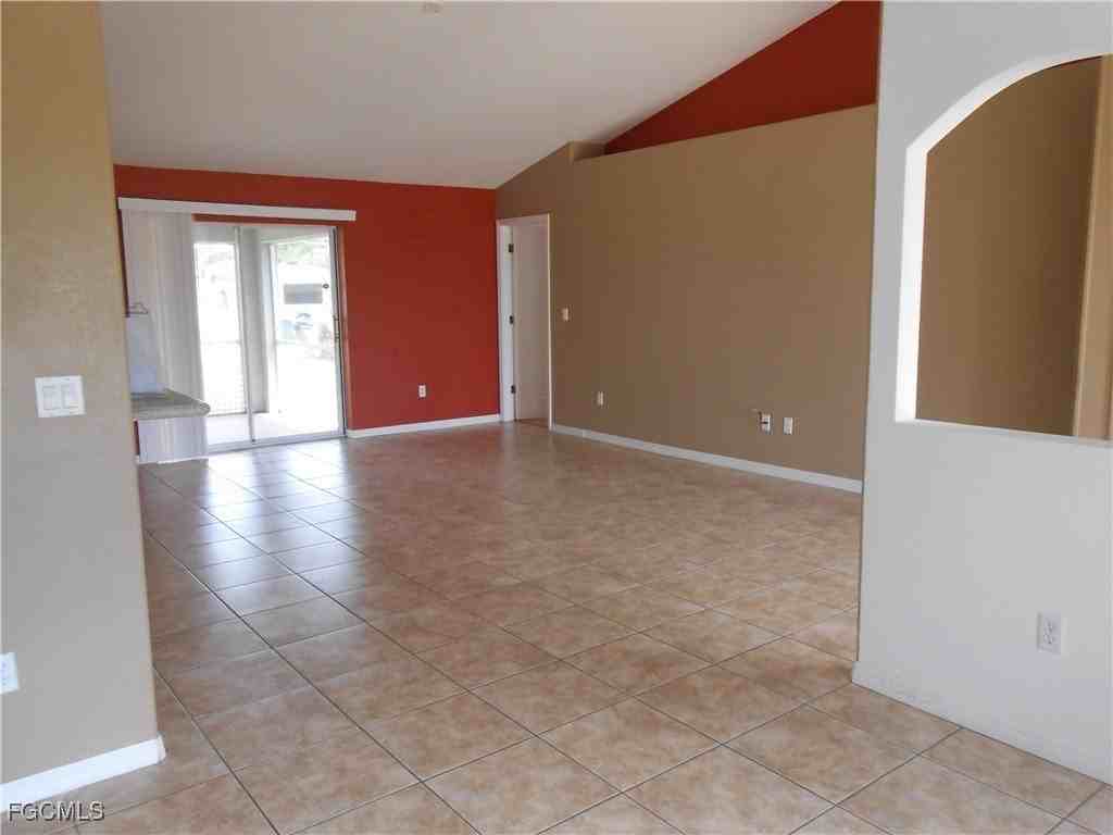 407 Chamonix Ave S - Photo 7 of 22