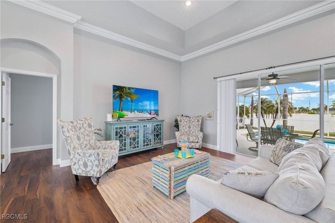 1049 Nw 38th Pl - Photo 4 of 30