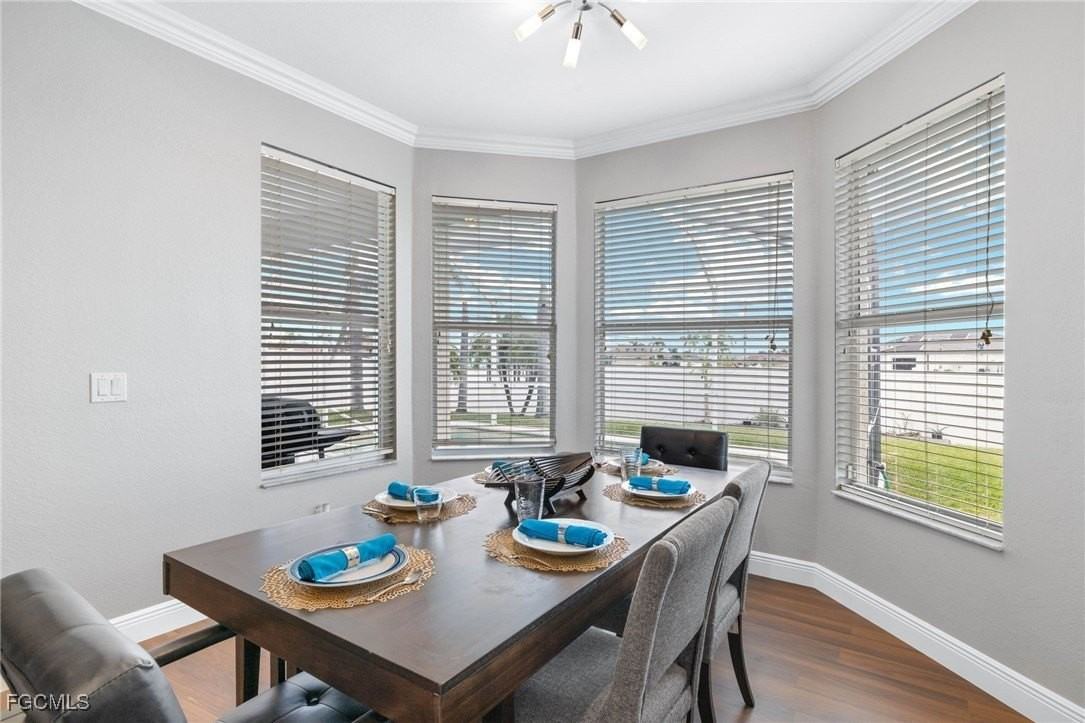 1049 Nw 38th Pl - Photo 5 of 30