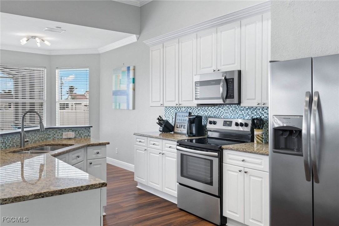 1049 Nw 38th Pl - Photo 6 of 30