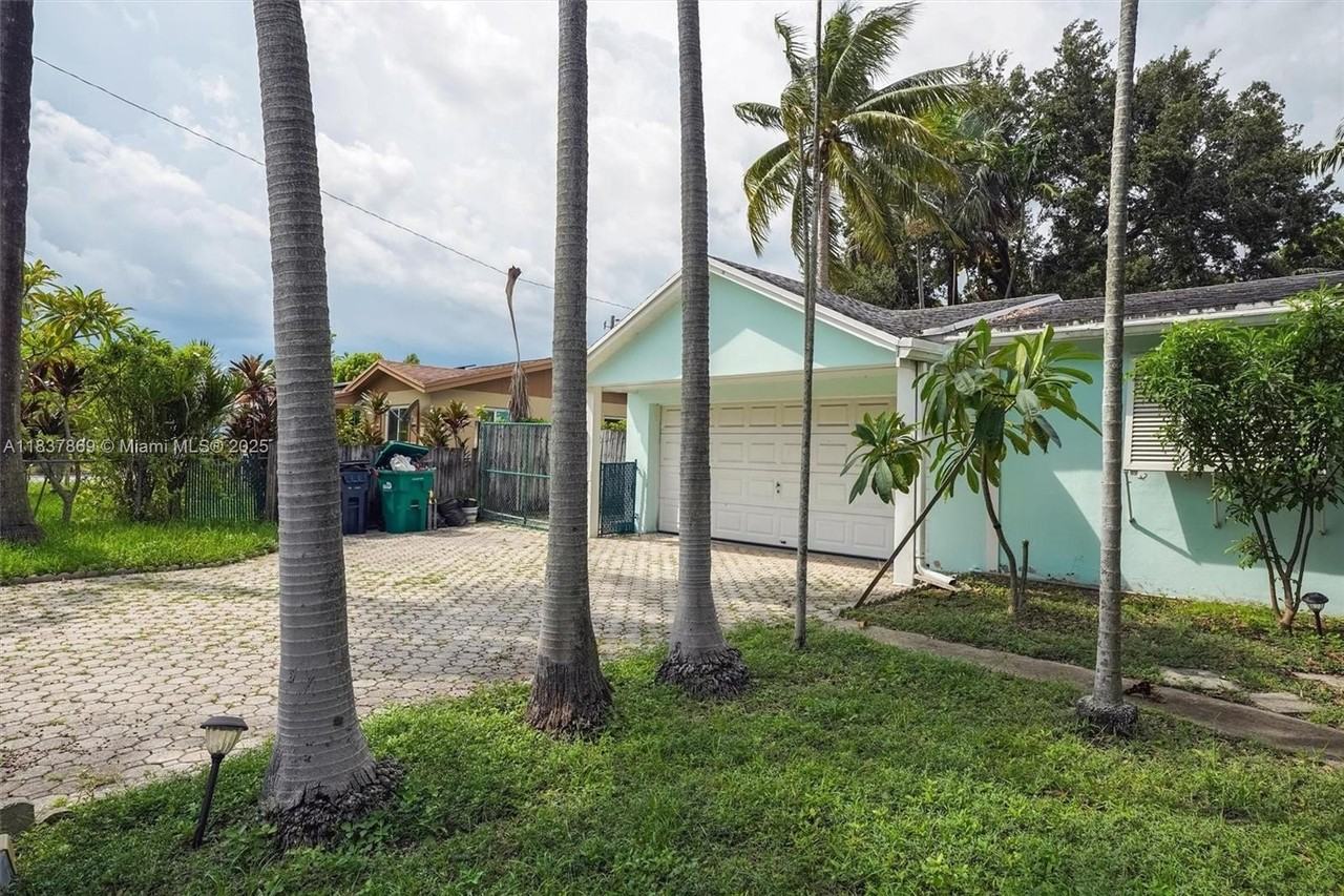 11121 Sw 203rd Ter - Photo 3 of 45