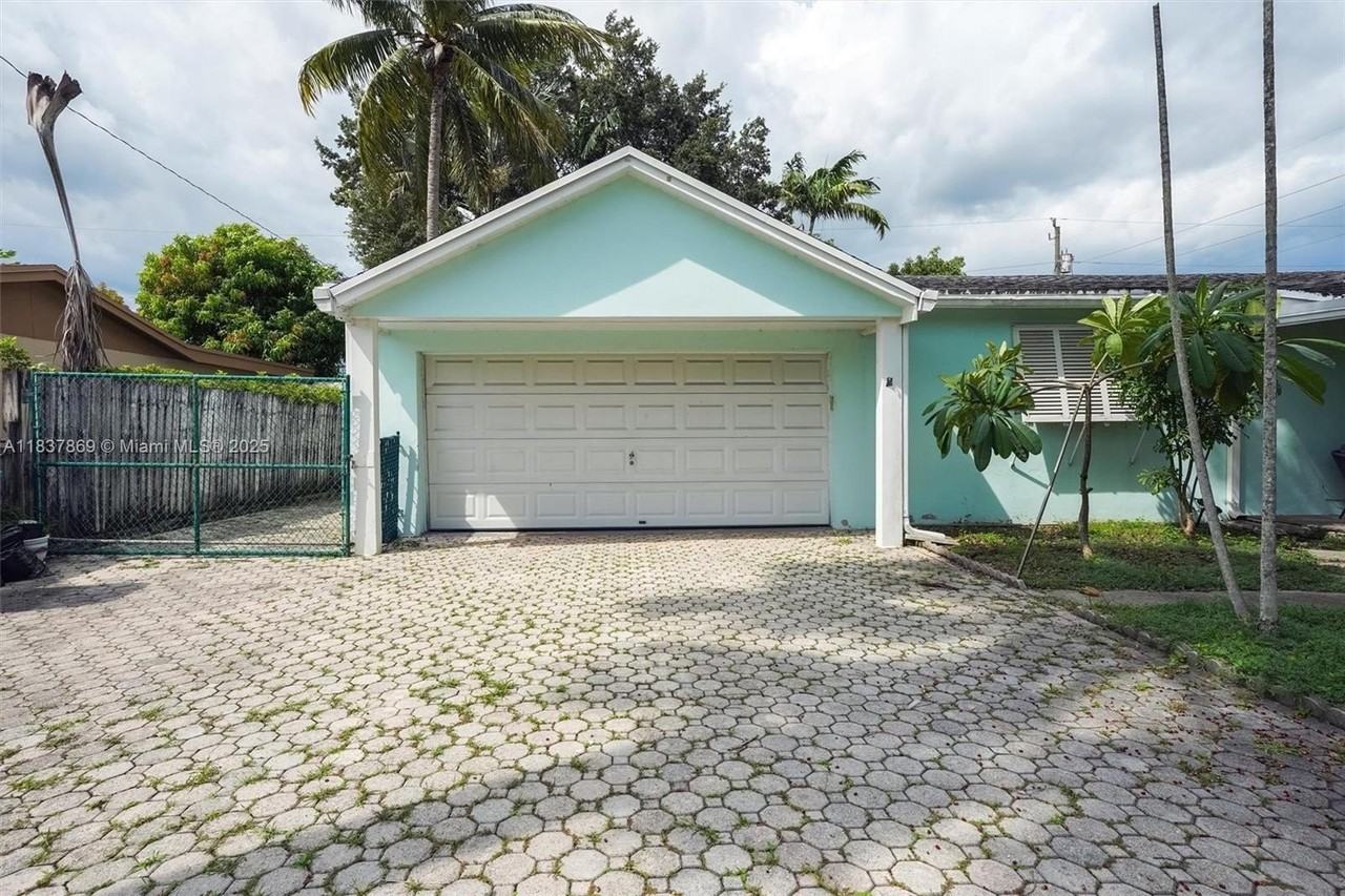 11121 Sw 203rd Ter - Photo 4 of 45