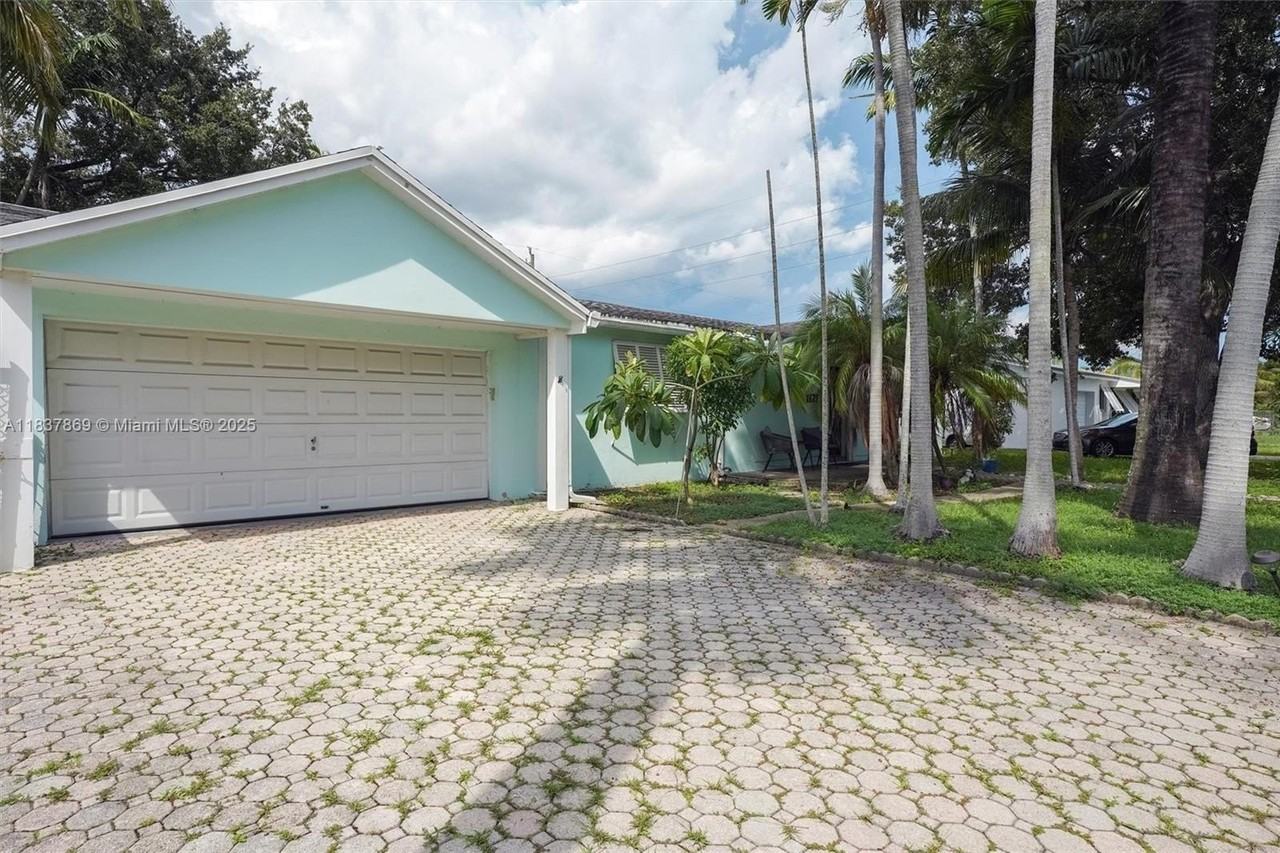 11121 Sw 203rd Ter - Photo 5 of 45