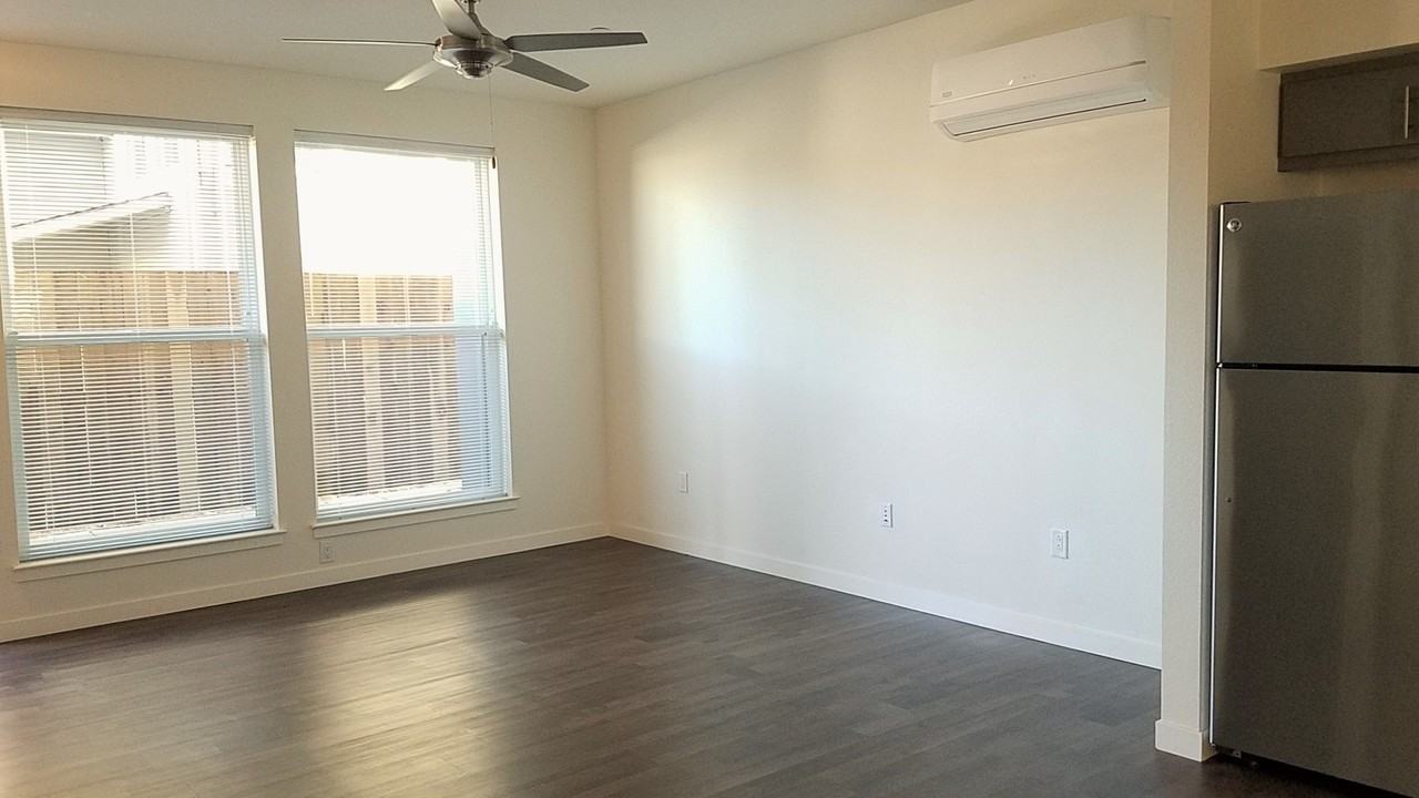 WINN PARK LOFTS - Photo 4 of 13