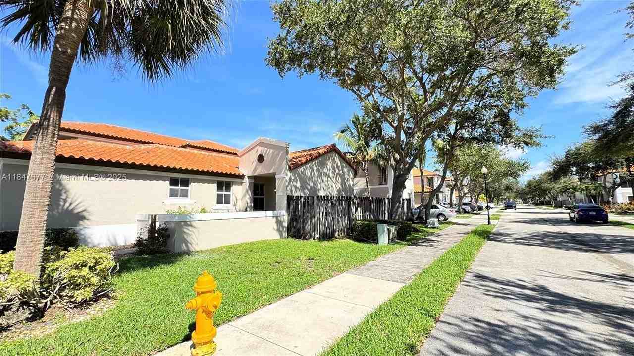 8337 Nw 142nd St #8337 - Photo 3 of 40