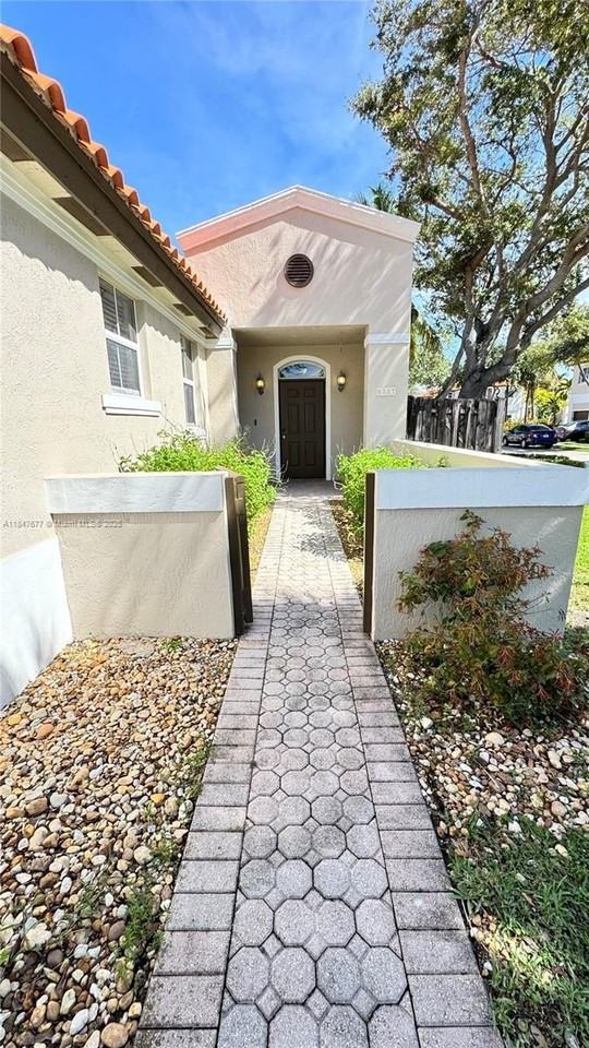 8337 Nw 142nd St #8337 - Photo 5 of 40