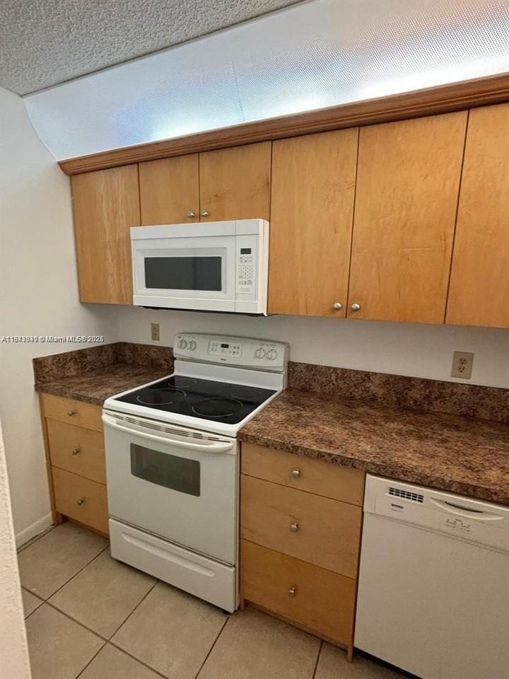 824 Twin Lakes Dr #18F - Photo 4 of 18