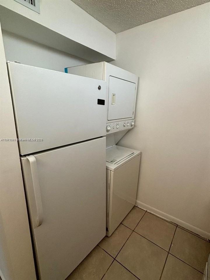 824 Twin Lakes Dr #18F - Photo 7 of 18