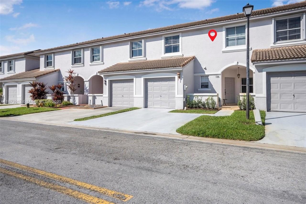 136 Sw 169th Ave #136 - Photo 2 of 44