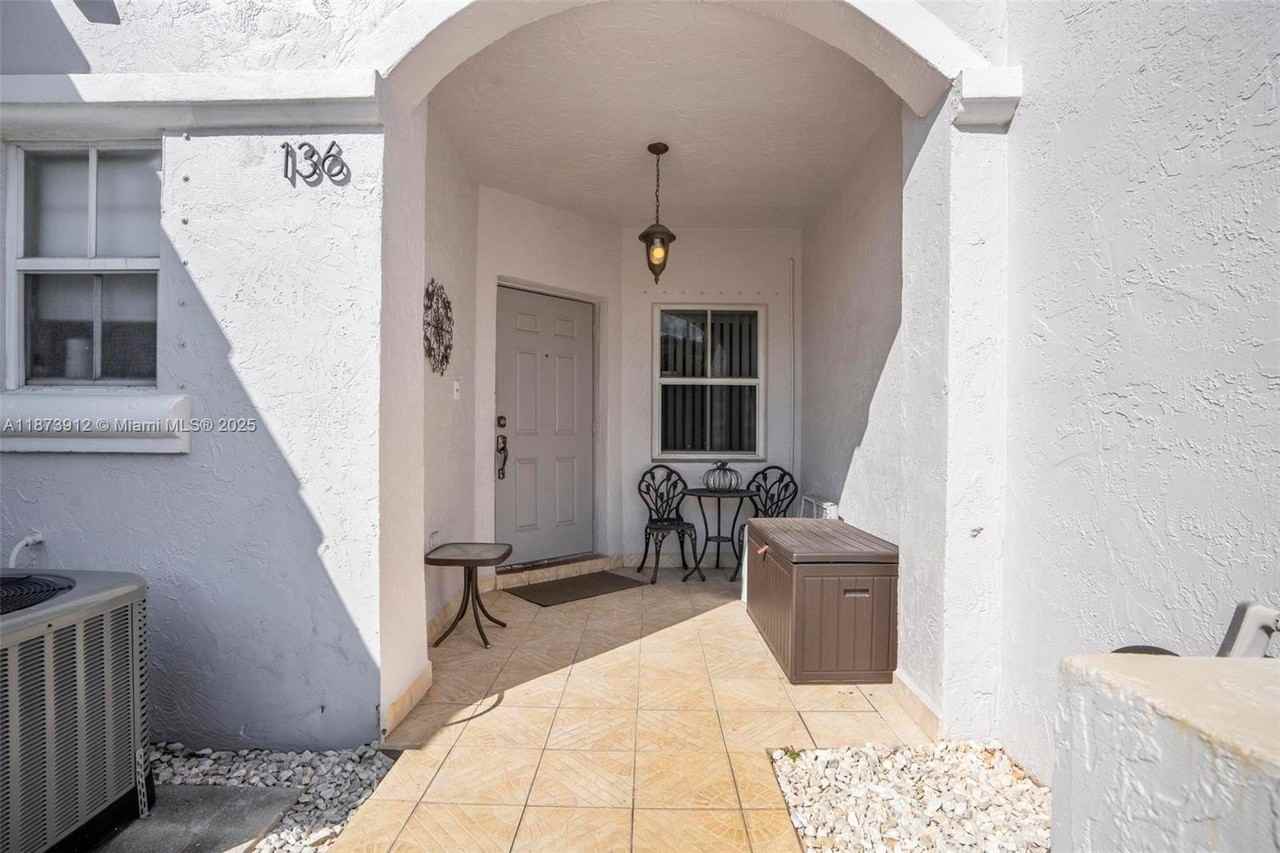 136 Sw 169th Ave #136 - Photo 4 of 44