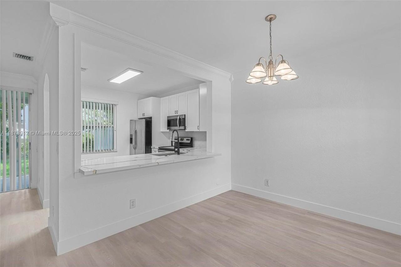 136 Sw 169th Ave #136 - Photo 5 of 44