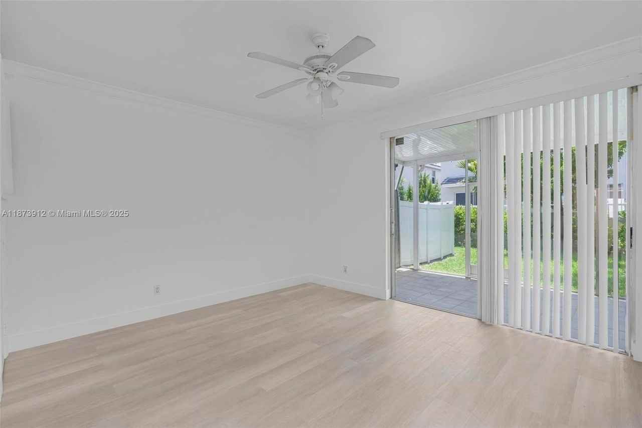 136 Sw 169th Ave #136 - Photo 7 of 44