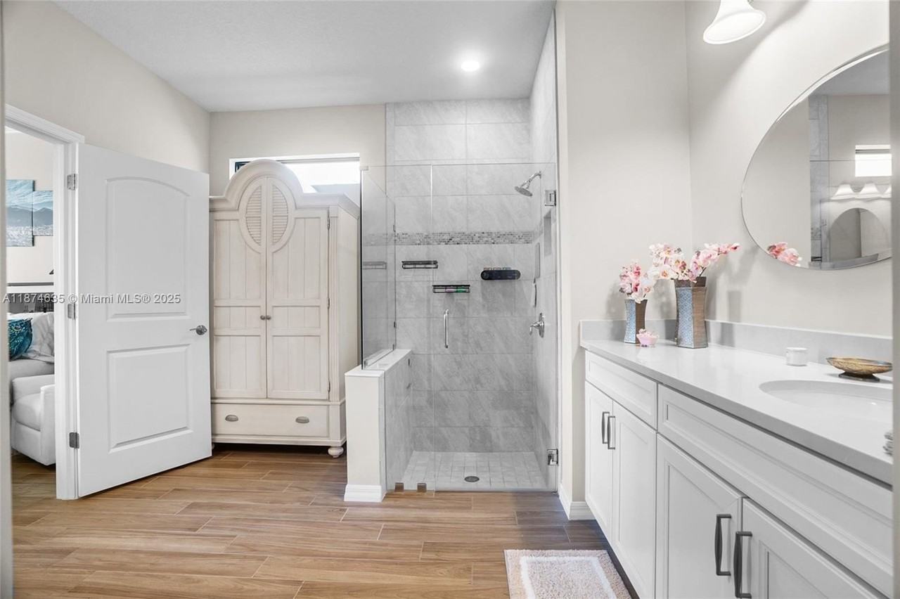 8262 Cinch Way - Photo 7 of 50