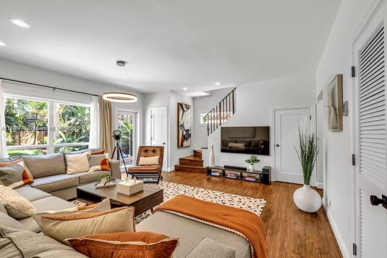 110 Se 11th Ave - Photo 4 of 38