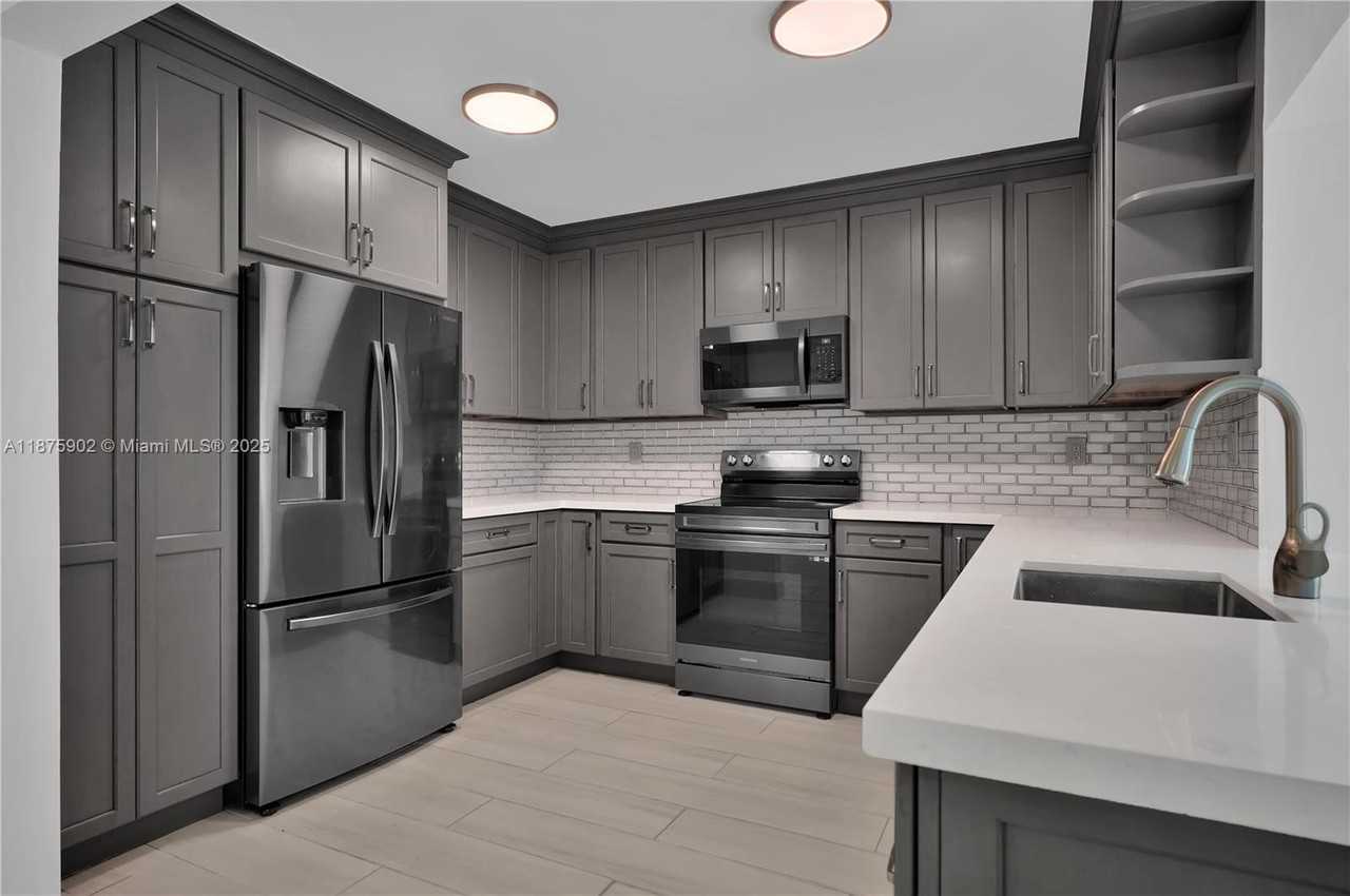 17144 Sw 112th Ct - Photo 3 of 25