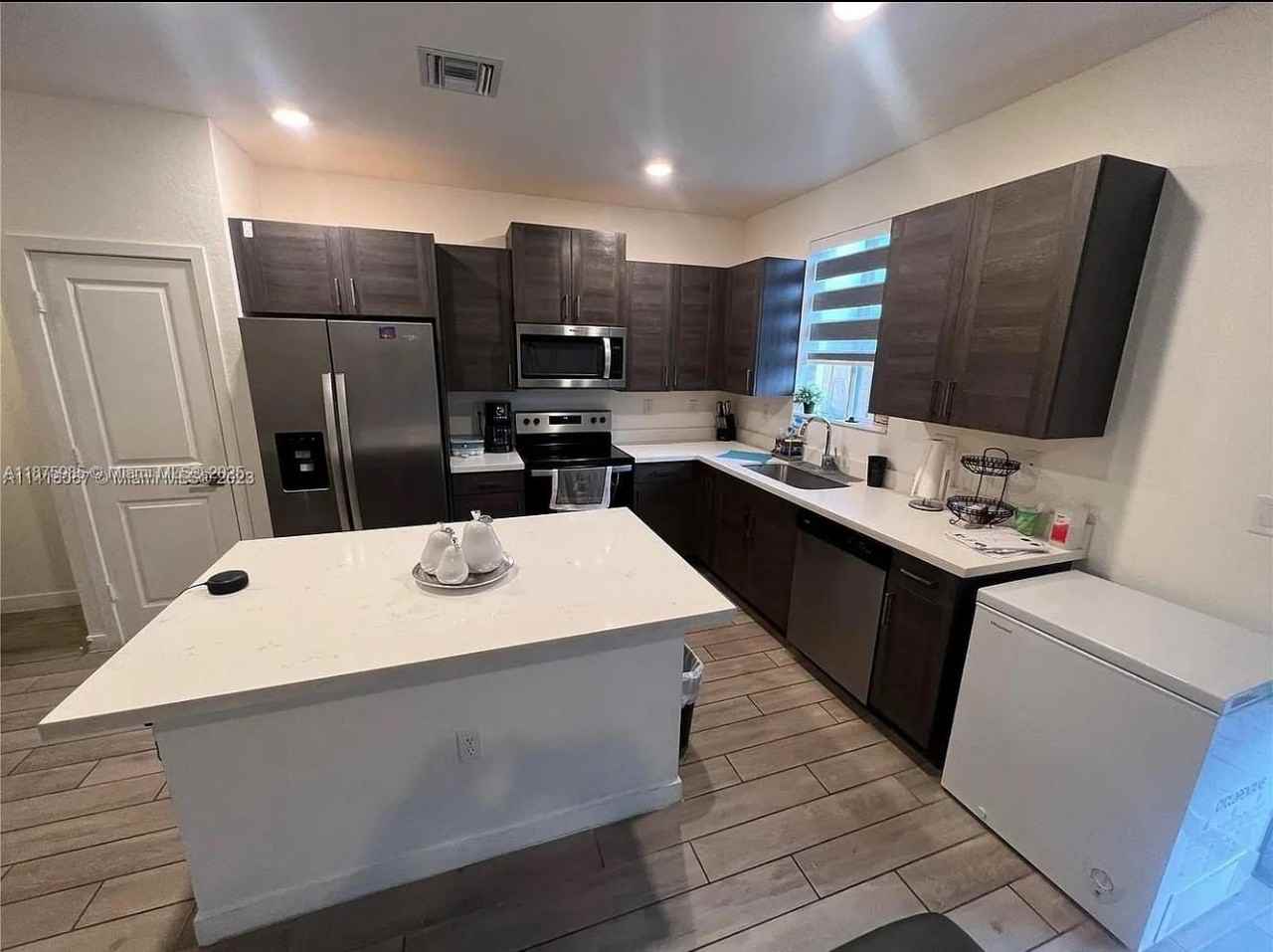 1166 Se 23rd Ave #0 - Photo 4 of 17