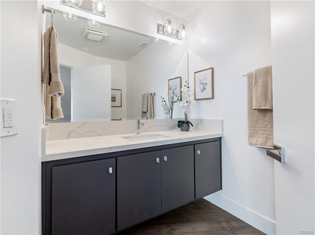 2287 Sunset Plaza Dr - Photo 2 of 8