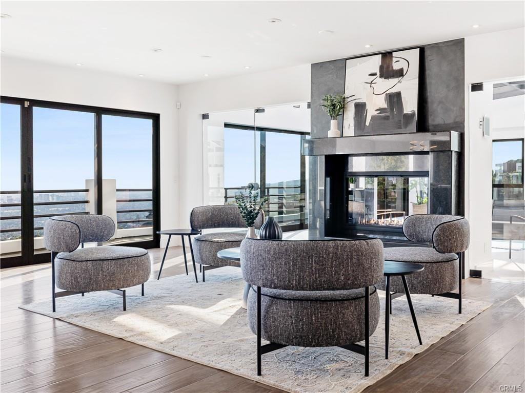 2287 Sunset Plaza Dr - Photo 4 of 8