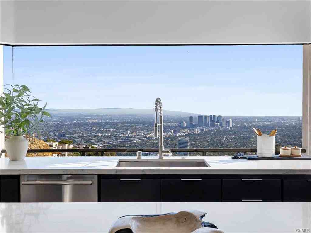 2287 Sunset Plaza Dr - Photo 6 of 8