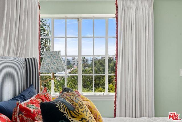 7918 Hillside Avenue - Photo 3 of 8