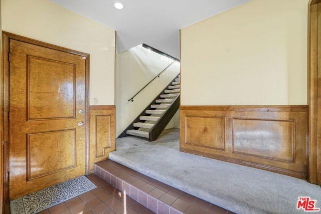 364 Pershing Dr - Photo 2 of 8