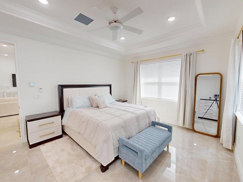 409 Sw Bradshaw Cir - Photo 3 of 8