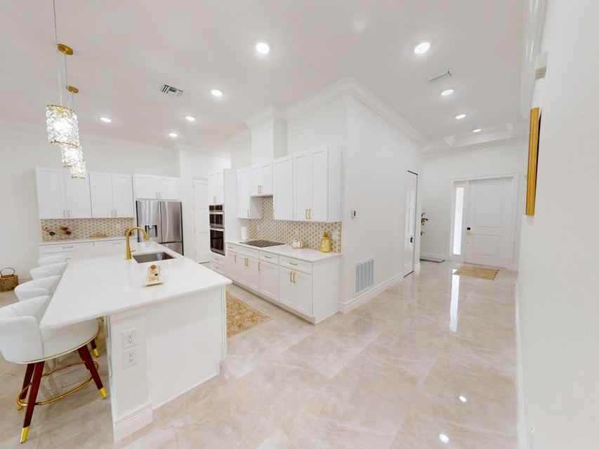 409 Sw Bradshaw Cir - Photo 4 of 8