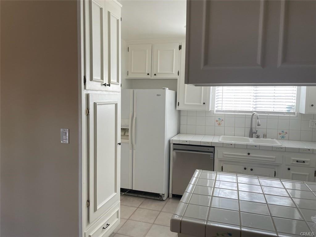 23832 Calvert St - Photo 4 of 6