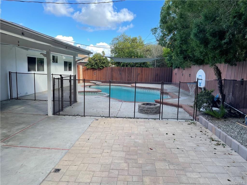 23832 Calvert St - Photo 5 of 6