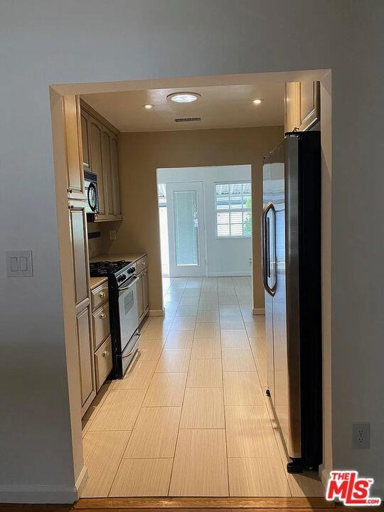 17429 Burbank Blvd - Photo 6 of 7