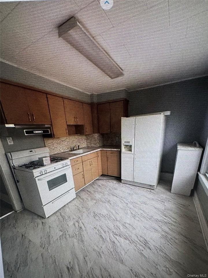 66 Clinton Ave - Photo 2 of 3