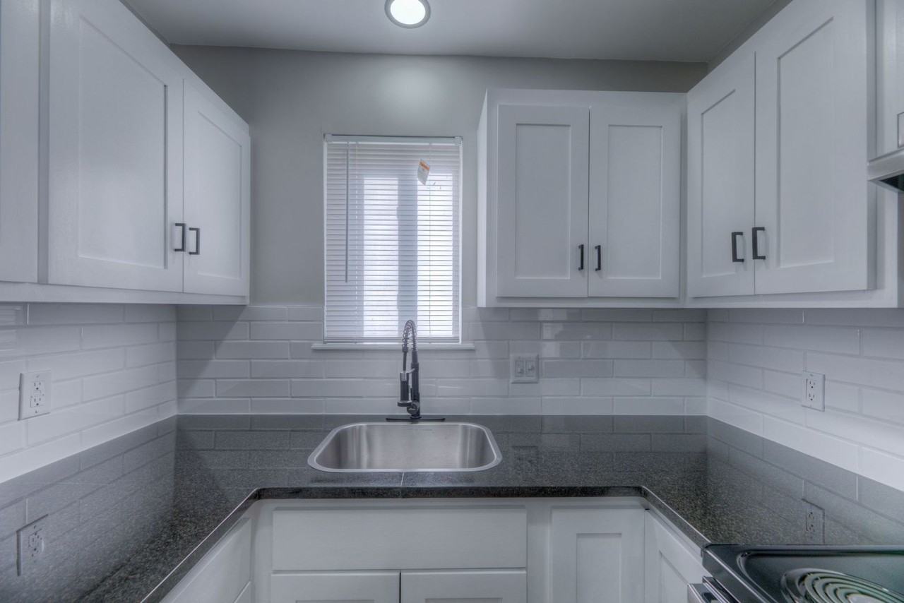 Windsor Village Townhomes - Photo 3 of 18