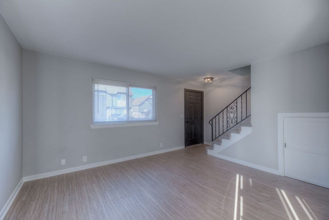 Windsor Village Townhomes - Photo 5 of 18