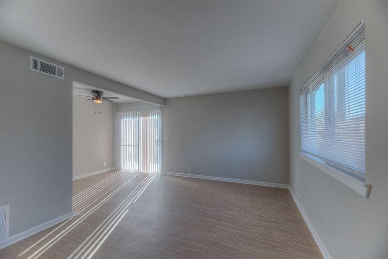 Windsor Village Townhomes - Photo 7 of 18