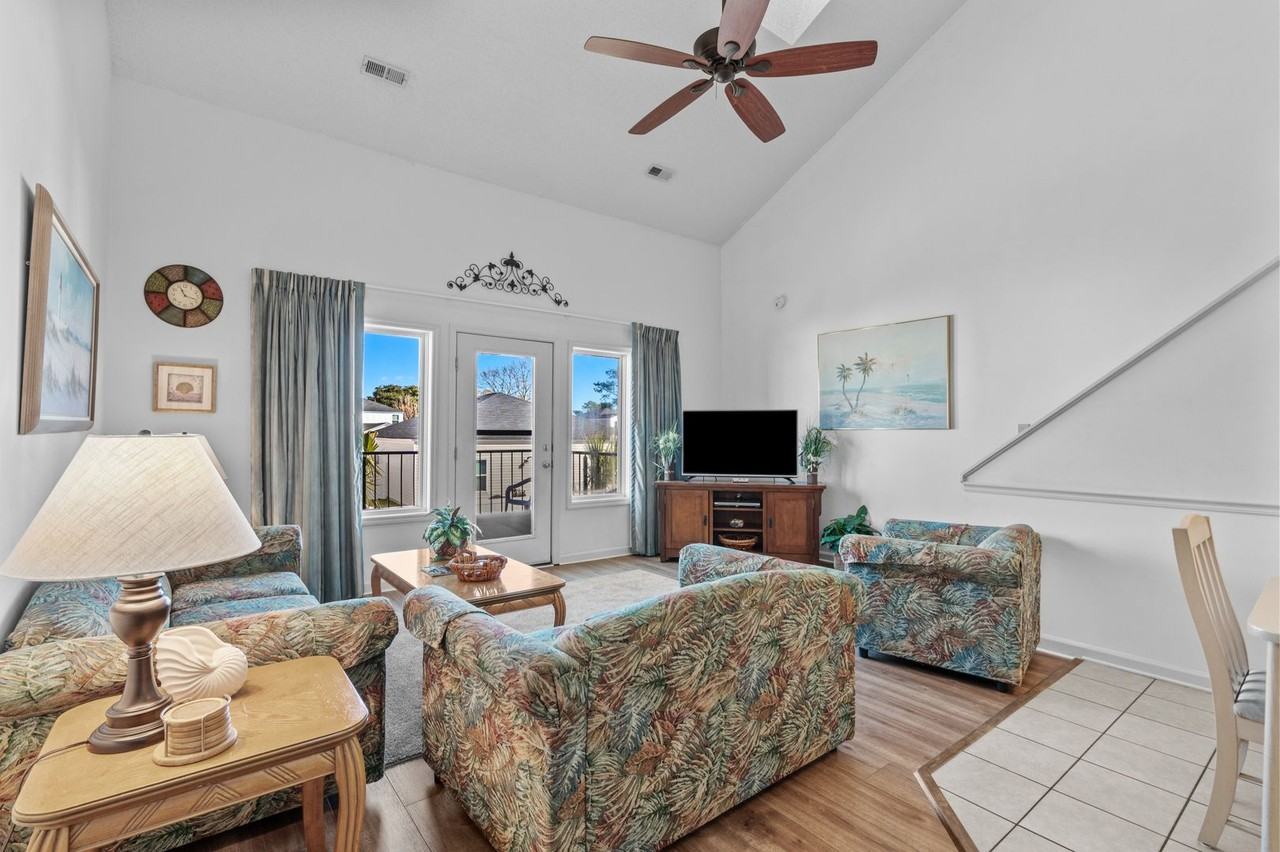 216 Double Eagle Dr - Photo 2 of 38