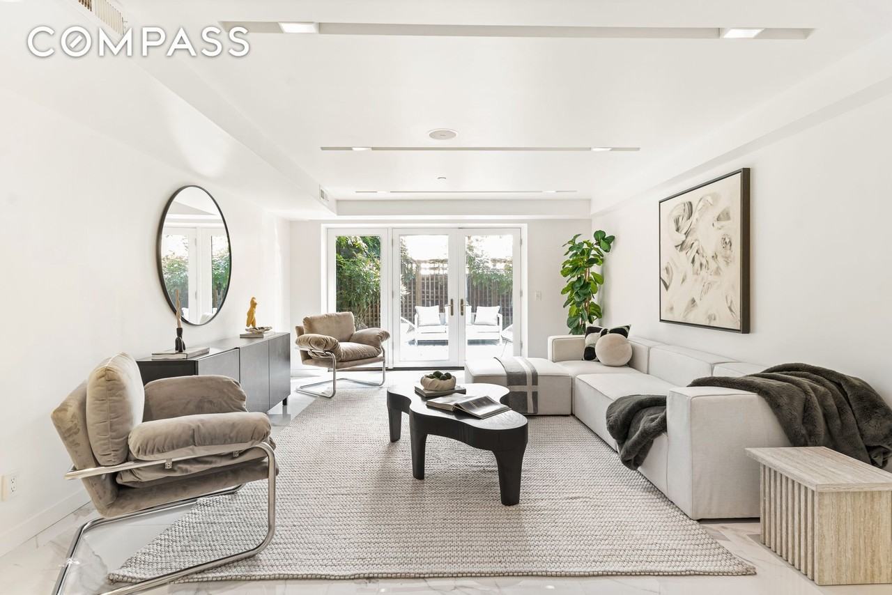 135 E 38th St - Photo 2 of 24