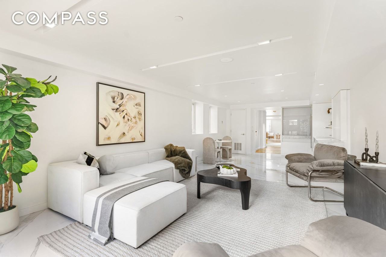 135 E 38th St - Photo 3 of 24