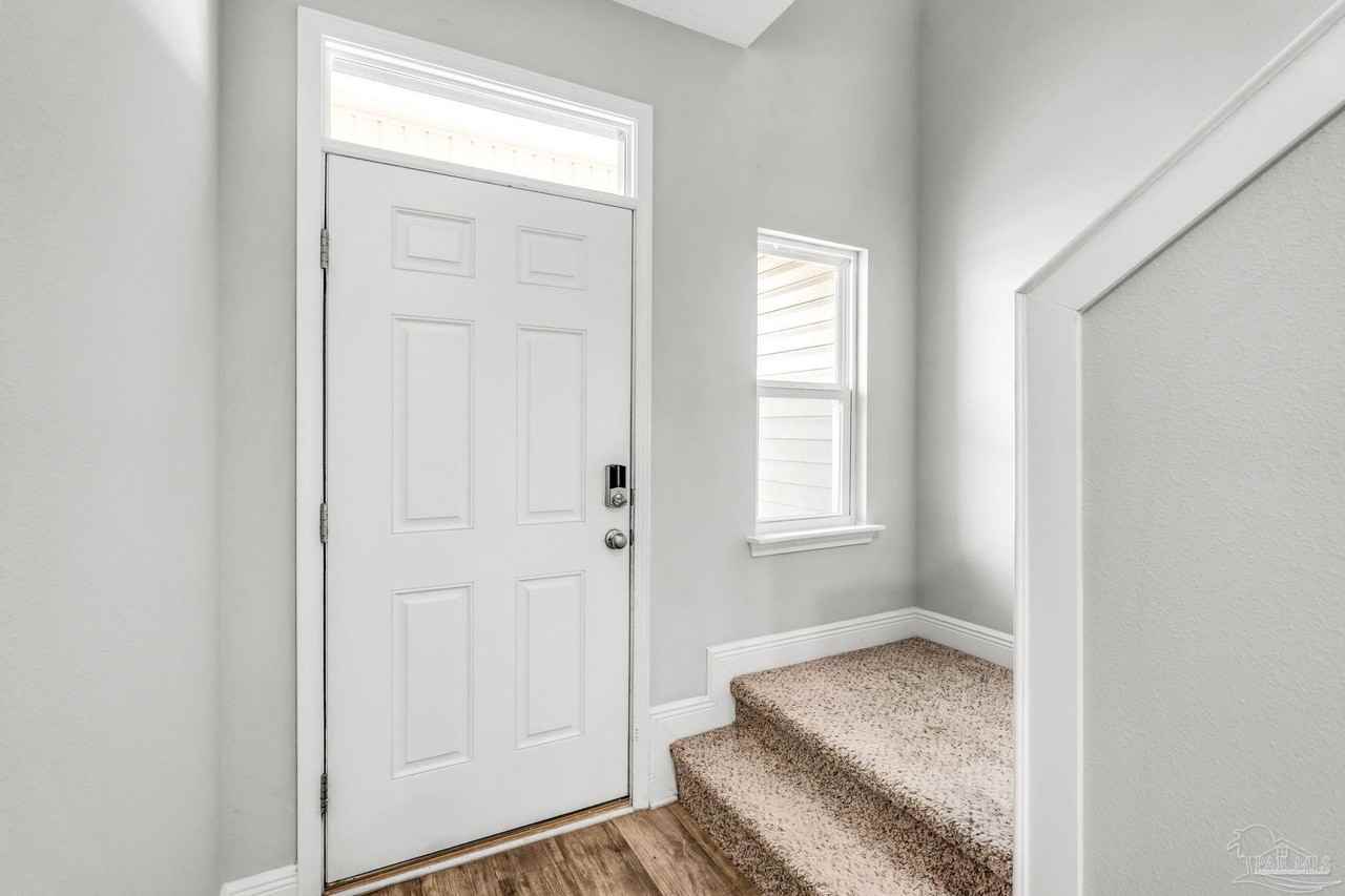 6036 Royal Port Court - Photo 5 of 27