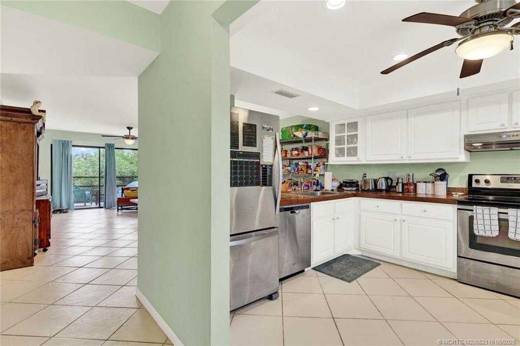 1811 Sw Palm City Rd Apt A302 #A302 - Photo 6 of 30