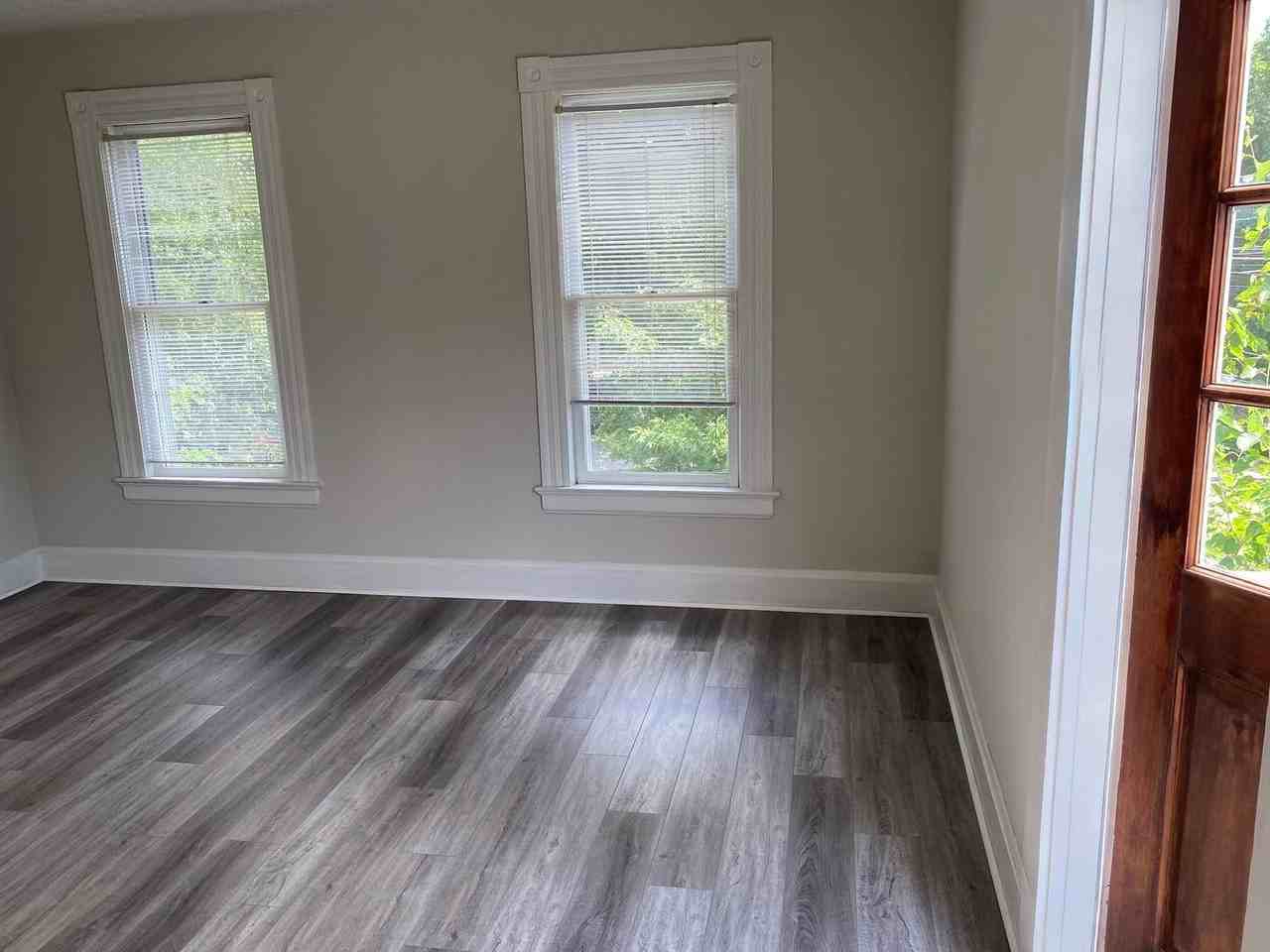 416 E Maxwell St - Photo 5 of 12