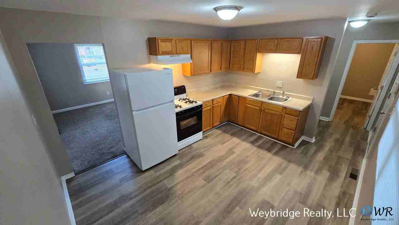 1909 Lotushill Dr - Photo 3 of 16