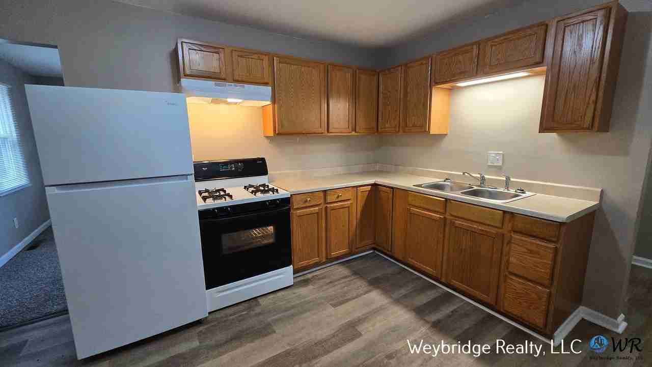 1909 Lotushill Dr - Photo 4 of 16