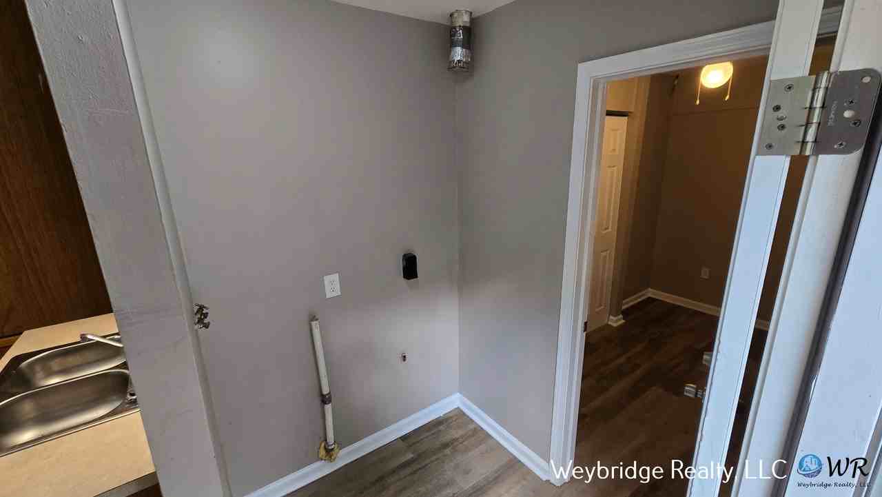 1909 Lotushill Dr - Photo 6 of 16
