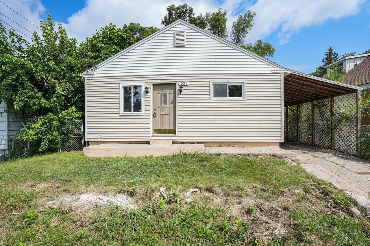 531 Delaware St Se - Photo 3 of 32