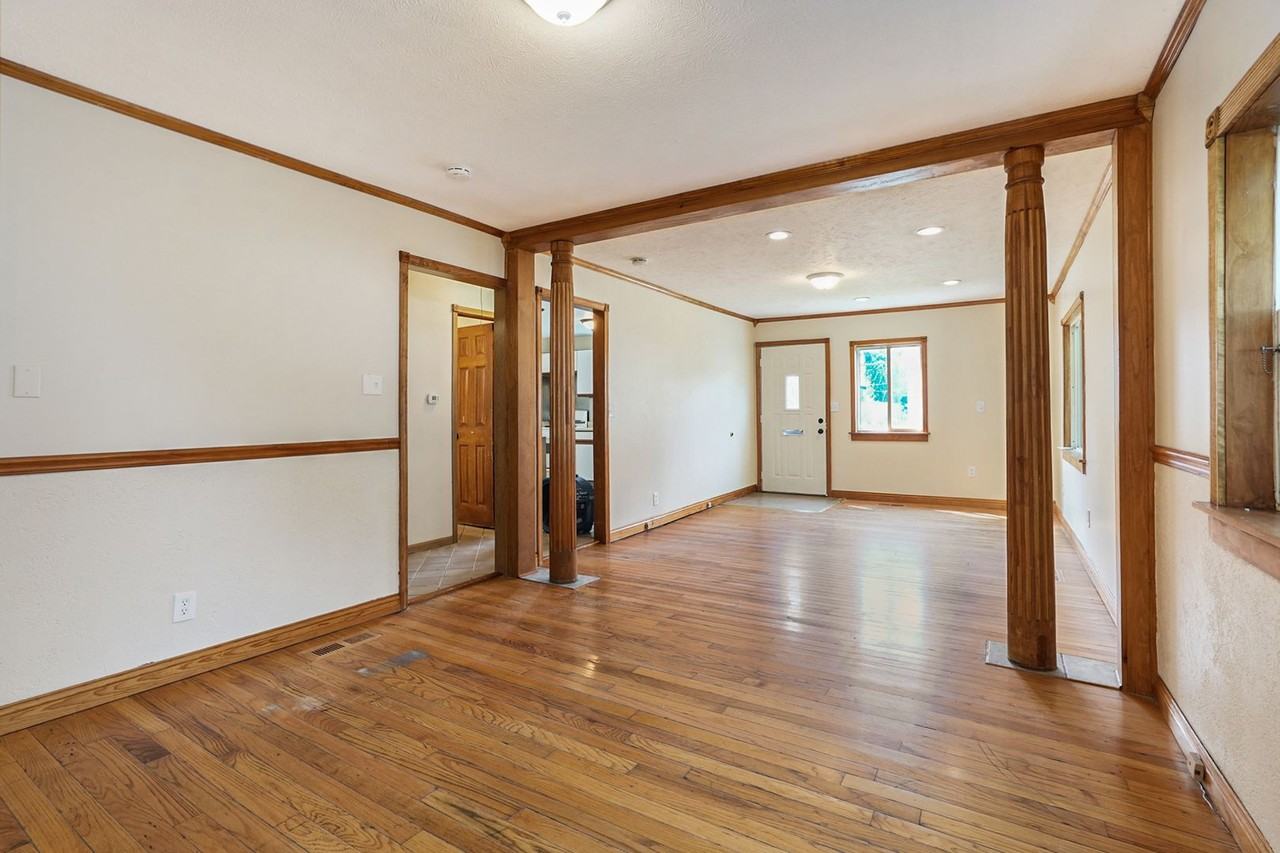 531 Delaware St Se - Photo 6 of 32